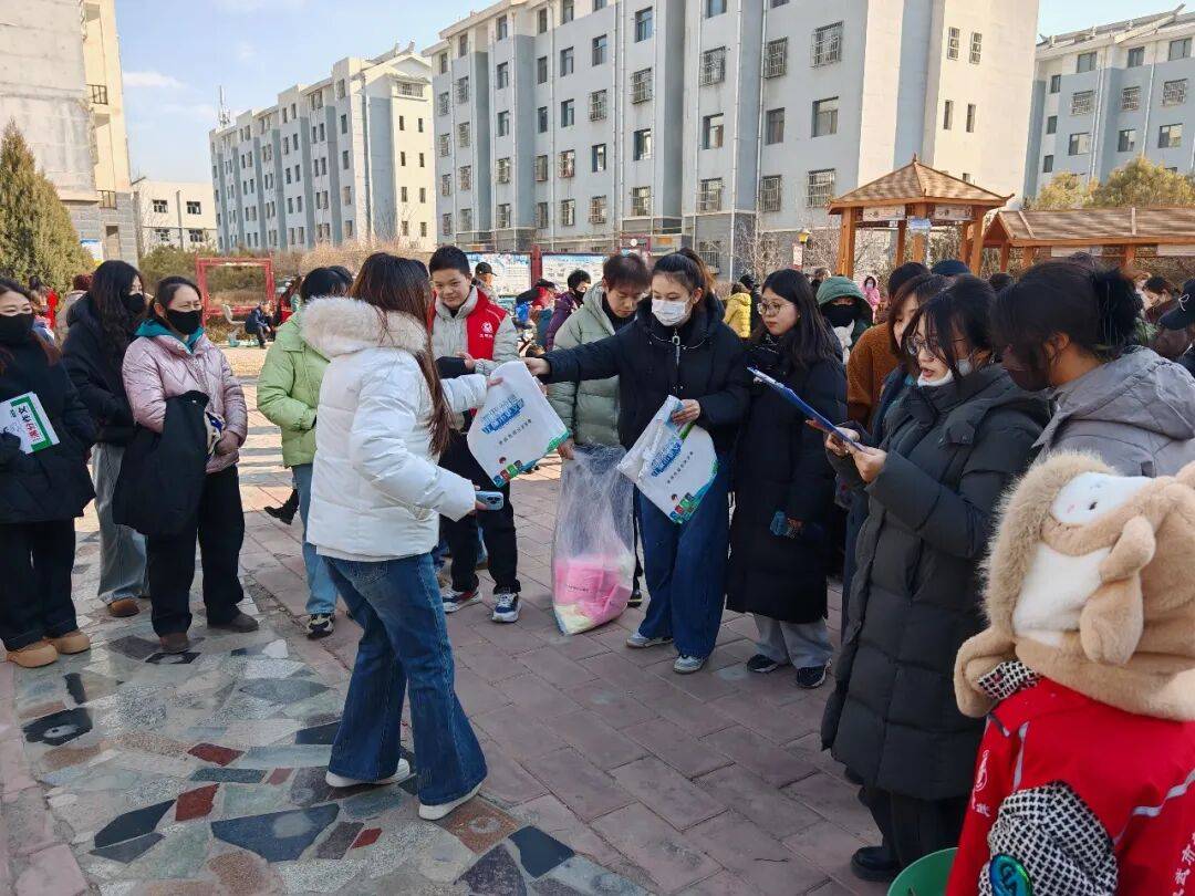 【铸牢共同体 中华一家亲】城区街道：粥香暖腊八 邻里聚温情(图7)